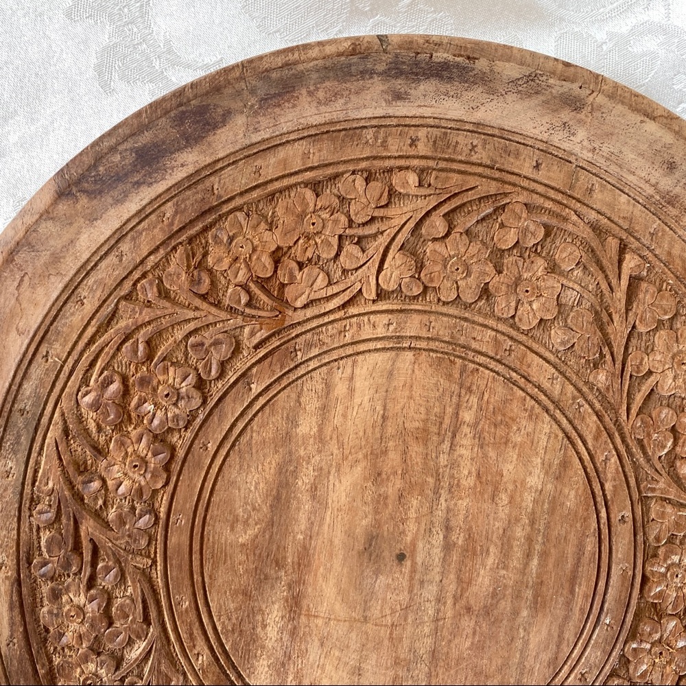 Vintage Wooden Plate with Handcrafted Carved Flower Patterns Archana - Picture 4 of 11